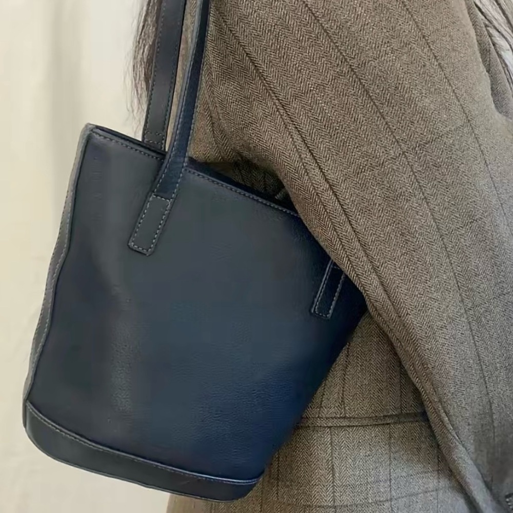 Liz Claiborne Bucket Bag